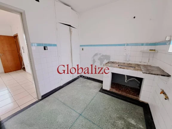 Imagem Apartamento à venda com 55m², 2 quartos, 1 banheiro, rua tranquila por R$320.000,00 na Aparecida em Santos