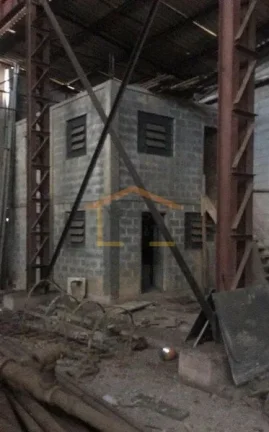 Imagem Terreno com galpão, área edificada de 1.493m² e área de terreno +/- de 2.200m², escriturado 2.0...