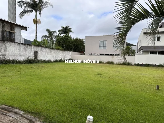 Imagem Terreno á venda em Condomínio Fechado localizado na Barra em Balneário Camboriú