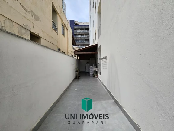 Imagem Vendo apto 2 suítes, tendo 80m² de área lateral, prédio novo com elevador, na Praia do Morro !