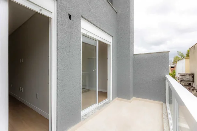 Imagem Sobrado Geminado, novo! Com 4 suítes e 2 vagas de garagem no Centro de Balneário Camboriú