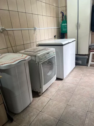 Imagem Sobrado com 100 M², sendo 84 M² de área útil, com 2 dormitórios, 2 banheiros, 1 lavabo, sala, c...
