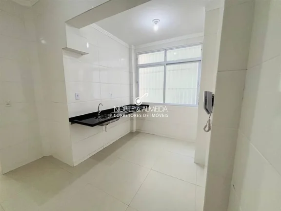Imagem Prédio frente à orla. Apartamento finamente reformado.