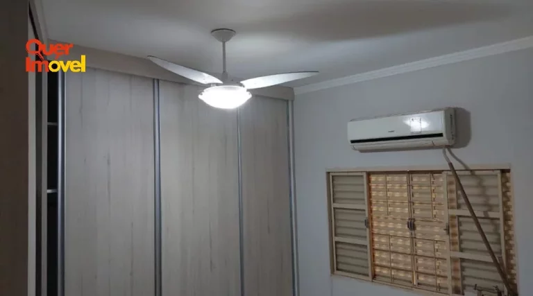 Imagem Casa à venda no Jardim Ouro Branco, Ribeirão Preto-SP - 3 quartos, 1 suíte, 2 salas, 2 banheiros, 3 vagas, 130m² - Quer Imóvel Negócios Imobiliários.