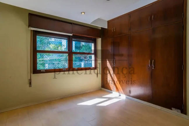 Imagem Apartamento no Jardim Paulista com 175m², 3 quartos (1 suíte) e 1 vaga.
