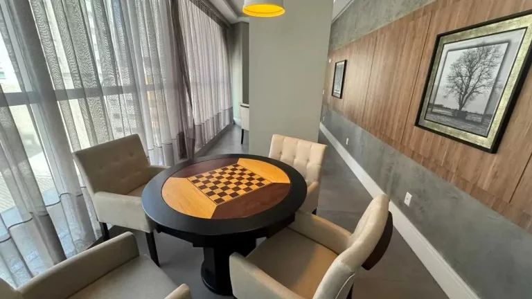 Imagem Apartamento mobiliado com 4 dormitórios sendo 4 suítes e 3 vagas de garagem em Itapema/SC