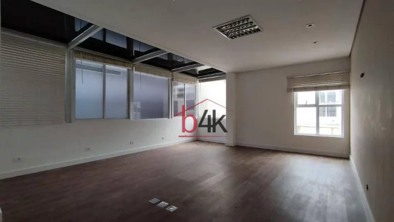 Imagem Casa com 5 dormitórios à venda, 240 m² e 2 vagas de garagem - Brooklin