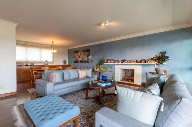 Imagem Apartamento amplo, com terraço, living para 02 ambientes espaçosos, sala de almoço, sala de TV, l...