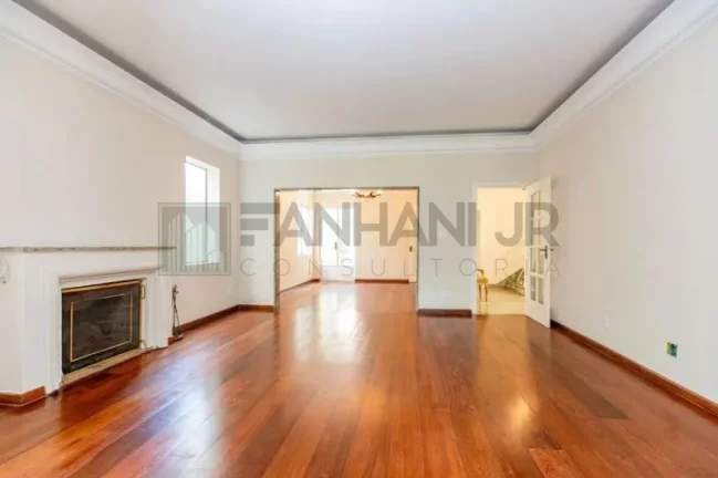 Imagem Casa de luxo no Jardim Paulista: 4 quartos, 3 suítes, 5 banheiros, 4 vagas. 400m² de área. Venda ou locação em SP.