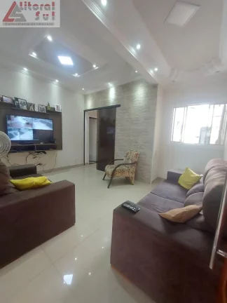 Imagem Imóvel Espaçoso e Aconchegante com 2 Quartos e 2 Vagas de Garagem em Ocian, Praia Grande-SP - Confira!