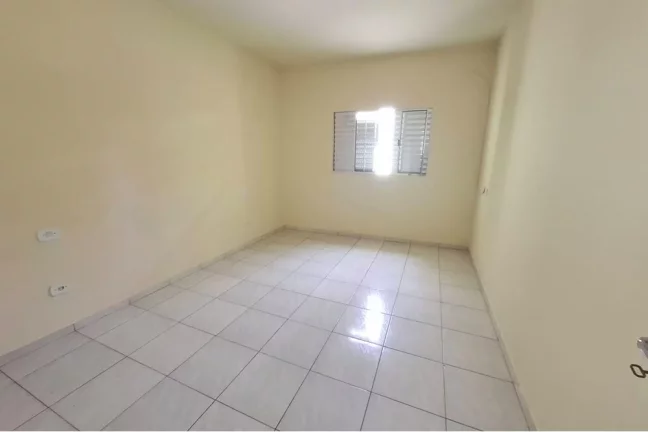 Imagem Casa para locação com 2 dormitórios, 2 banheiros e quintal por R$1.500,00 - Vila Guedes - SP