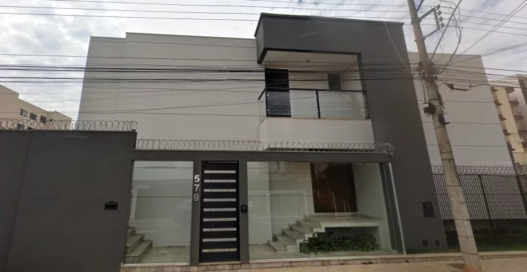 CASA EM BAIRRO NOBRE DE PASSOS/MG - ACEITA PERMUTA