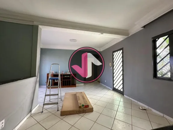 Imagem Aproveite a oportunidade de adquirir esta incrível casa localizada no bairro CPA I, em Cuiabá. Com...