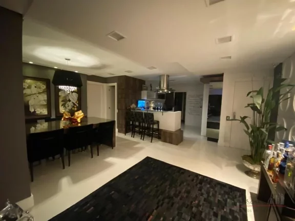 Imagem Belíssimo apartamento localizado na Beira-Mar Norte. Totalmente decorado, com móveis planejados de...