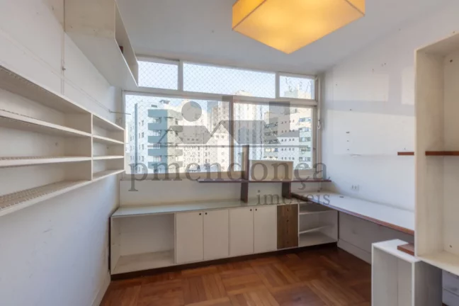Imagem Apartamento reformado com 230m² em Higienópolis, 3 quartos (1 suíte) e 2 vagas.