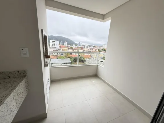 Imagem Apartamento 03 quartos, sendo 01 suíte novo e pronto para morar, na Praia de Gravatáa em Navegantes SC. Adriano Carpes Imóveis Vende