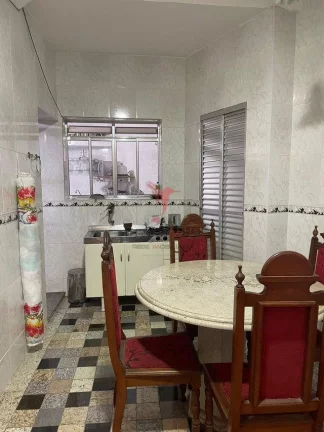 Imagem ...lt;br...gt;Linda casa localizada no Centro de Guaratinguet...aacute;, pr...oacute;xima a diversos...