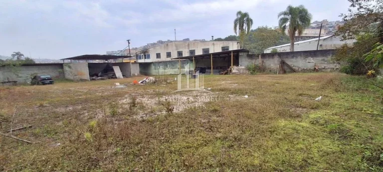Imagem Aluga-se Terreno de 4.200m², ótimo para garagem de Caminhões e manutenção, etc...,j no Jardim Itapeva, Mauá-SP