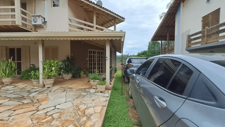 Imagem Sobrado à venda - Área ùtil 280 m2 com 3 dormitórios sendo 1 suíte - 3 vagas - Loteamento Champs Pri