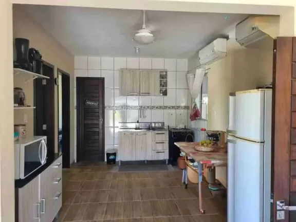 Imagem Casa com piscina tendo 2 dormitórios e 2 vagas de garagem no bairro Itapocú em Araquari
