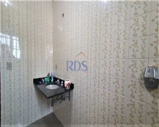 Imagem Vende um excelente sobrado de 216m² em ótima localização