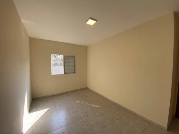 Imagem Apartamento com 2 dormitórios sendo uma suite e varanda na Vila Barão