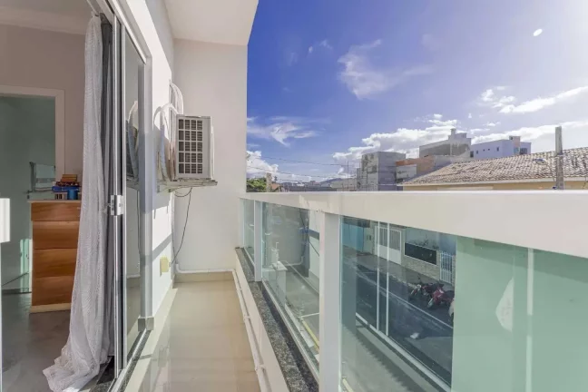 Imagem Casa com 3 suítes e 2 vagas de garagem no Centro de Balneário Camboriú.