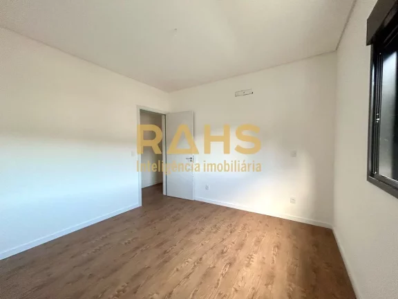 Imagem Ótimo sobrado geminado de ponta, novo, localizado no bairro Glória em Joinville, próximo a Confei...