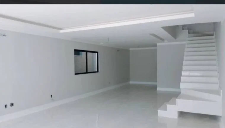 Imagem Casa Triplex Condomínio Interlagos de Itaúna