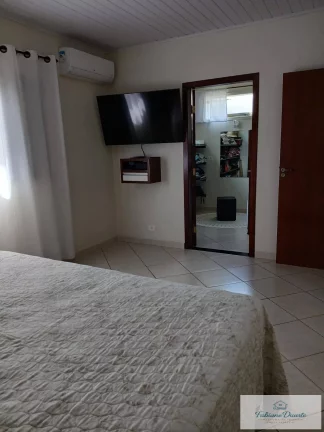 Imagem Casa 2 dormitórios com piscina a venda no Jardim Carolia
