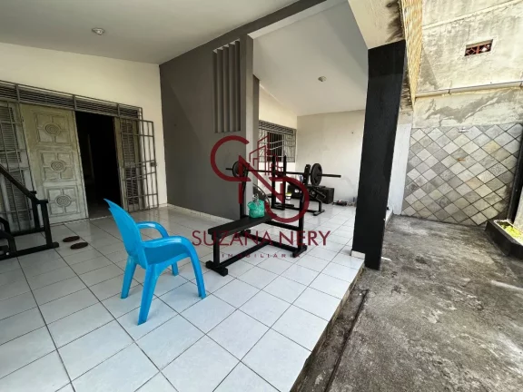 Prédio comercial com uma casa, 2 lojas e 11 kitinets