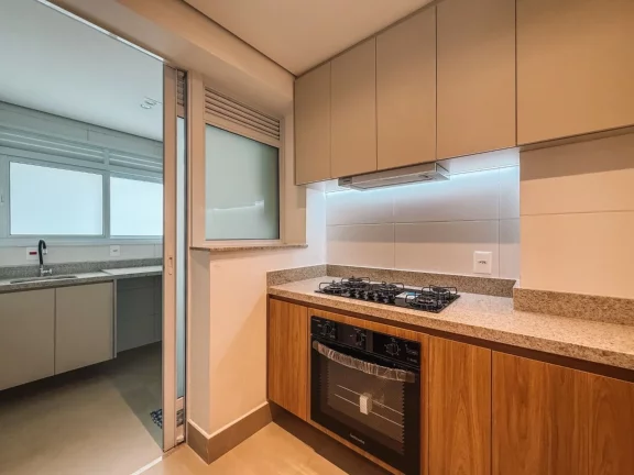 Imagem Imperdível apartamento de 3 quartos na Riviera de São Lourenço Módulo 07: 110,74m², 1 suíte, 3 salas, varanda gourmet e 2 vagas.
