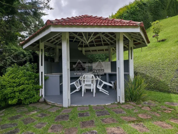 Imagem Flat duplex à venda em Campos do Jordão – Vila Everest, 2 suítes e lareira