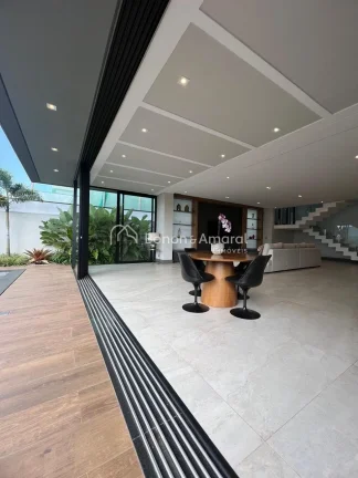 Imagem Uma casa incrível no Condomínio Alphaville Dom Pedro 2 está esperando por você! Com 4 suítes, s...