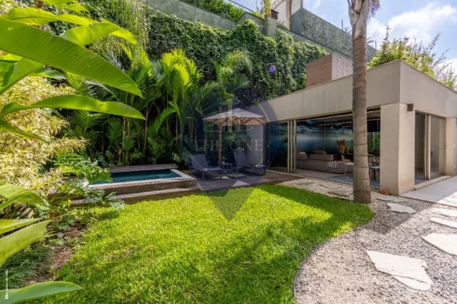 Imagem Imperdível: Casa à venda em SP, 3 quartos, 3 suítes, 2 salas, 5 banheiros, 4 vagas e 628m² no Alto de Pinheiros!