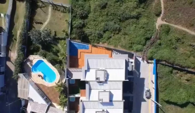 Imagem Casa de Alto Padrão com 4 suítes em Barra Velha/SC