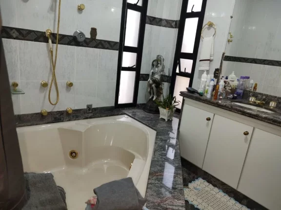 Imagem Imperdível casa à venda em São Paulo-SP, Vila Londrina: 5 quartos, 3 suítes, 7 banheiros, 5 vagas de garagem, 450m².