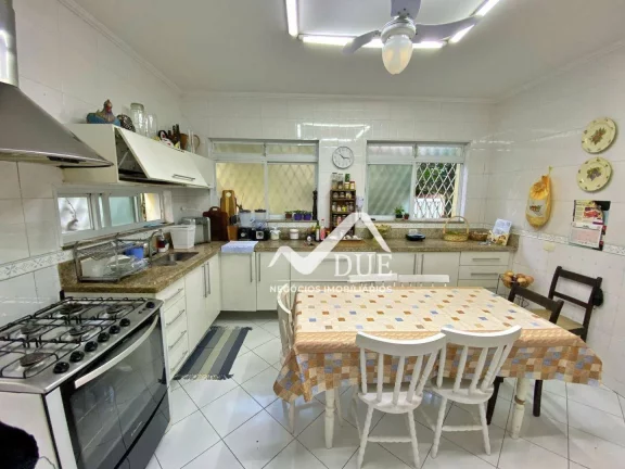 Imagem casa á venda a uma quadra da praia com 3 dormitórios e 1 suíte