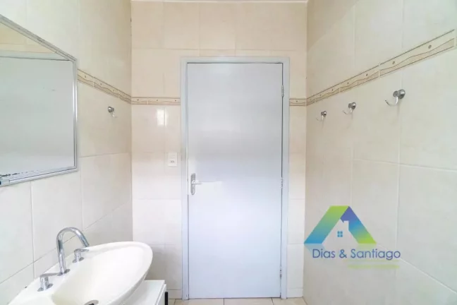 Imagem CASA TÉRREA COM 3 DORMITÓRIOS E 4 VAGAS EM VILA SANTA CATARINA/SP!