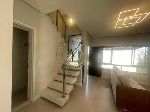 Imagem Casa à Venda com 3 Pavimentos: 3 Dormitórios, Varanda, 2 Cozinhas e 2 Salas