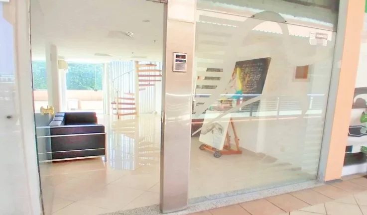 Imagem BAYSIDE - LOJA 50M2 JIRAU VARANDA 2SPLITS PORCELANATO ARMS. PLANEJADOS 1VG