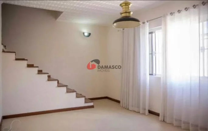 Imagem Sobrado à venda 3 Quartos, 4 Vagas, 197 m², Nova Gerty, São Caetano do Sul - SP