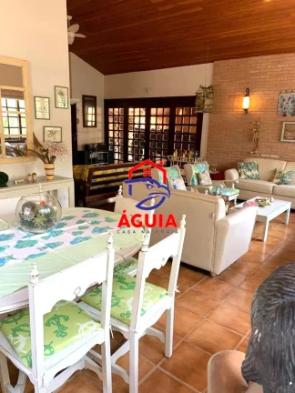 Imagem Ótima casa para aluguel de temporada em condomínio fechado a 100 metros da praia do Lázaro!!
