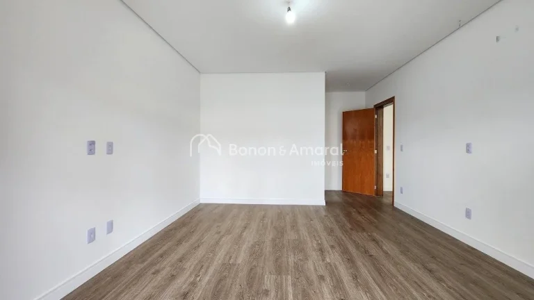 Imagem Casa de condominio a venda em Campinas no Aborais..

Linda e imponente residência, recém construí...