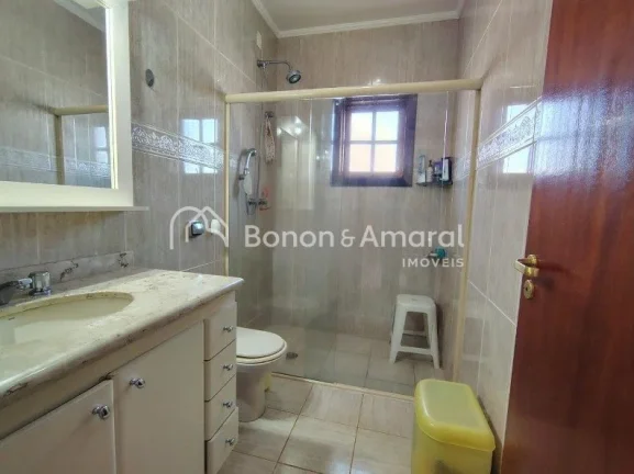 Imagem Linda casa à venda em Valinhos, situada em um condomínio tranquilo e com excelente localização. ...