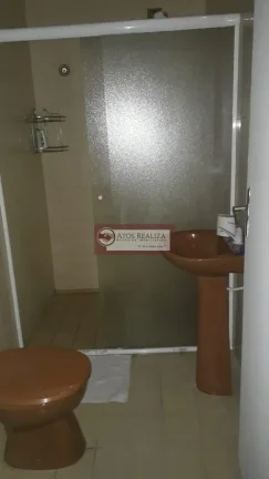 Imagem Oportunidade. Vendo lindo sobrado na vila do encontro, a 10 minutos andando do metrô Jabaquara, imóvel com 2 Dormitórios espaçosos, Cozinha com Armários, sala grande, edícula com lavanderia, bem localizado em uma rua sem saída em Jabaquara. Valor de oport