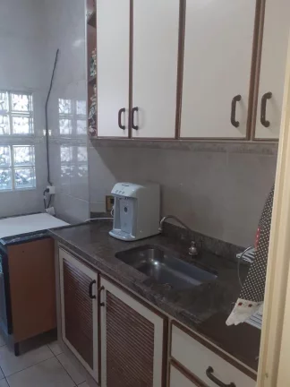 Imagem Apartamento com sala ampla, sacada, 3 dormitórios, sendo 1 suíte, 2 com armários embutidos, cozin...