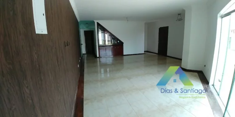 Imagem SANTO ANDRÉ Sobrado 350M², 3 suítes, espaço gourmet, 5 vagas com ótima localização e valor !!!