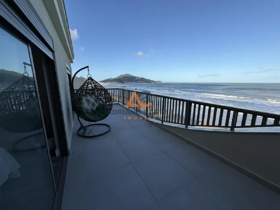 Imagem Cobertura duplex com 271m² de área privativa e 4 suítes, frente mar na Praia do Gravatá em Navegantes - Adriano Carpes Imóveis vende!