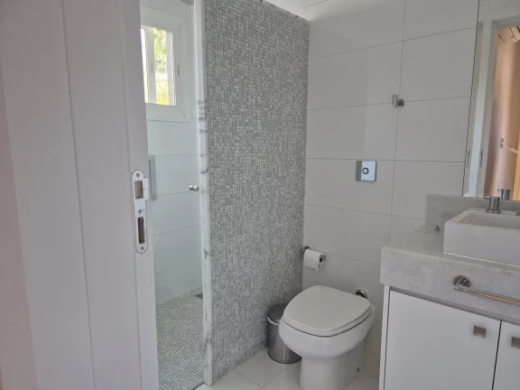 Imagem Casa térea à venda com 3 quartos, sendo 2 suítes, em Condomínio Flamboyant-B, Atibaia - SP